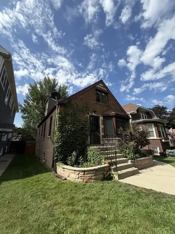 4921 West Catalpa Avenue Chicago IL 60630