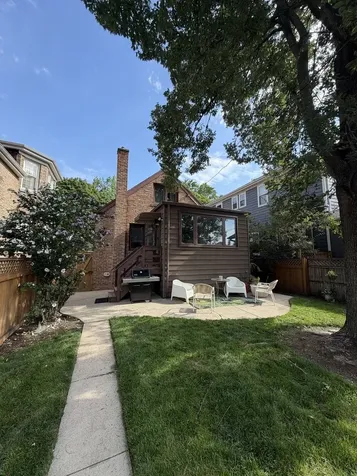 4921 West Catalpa Avenue Chicago IL 60630
