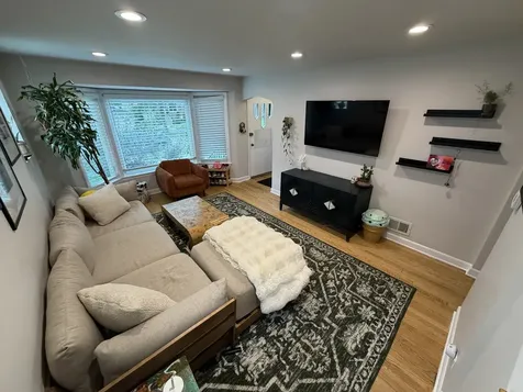 4921 West Catalpa Avenue Chicago IL 60630