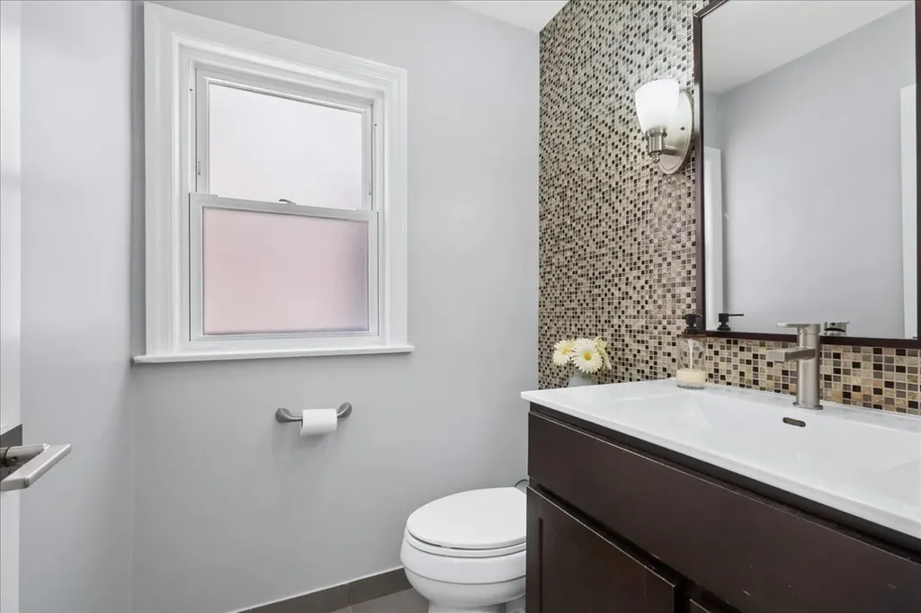 2924 West Jerome Street Chicago IL 60645