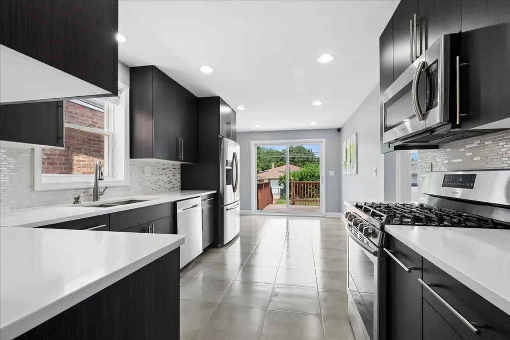 2924 West Jerome Street Chicago IL 60645