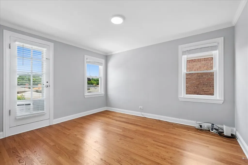 2924 West Jerome Street Chicago IL 60645