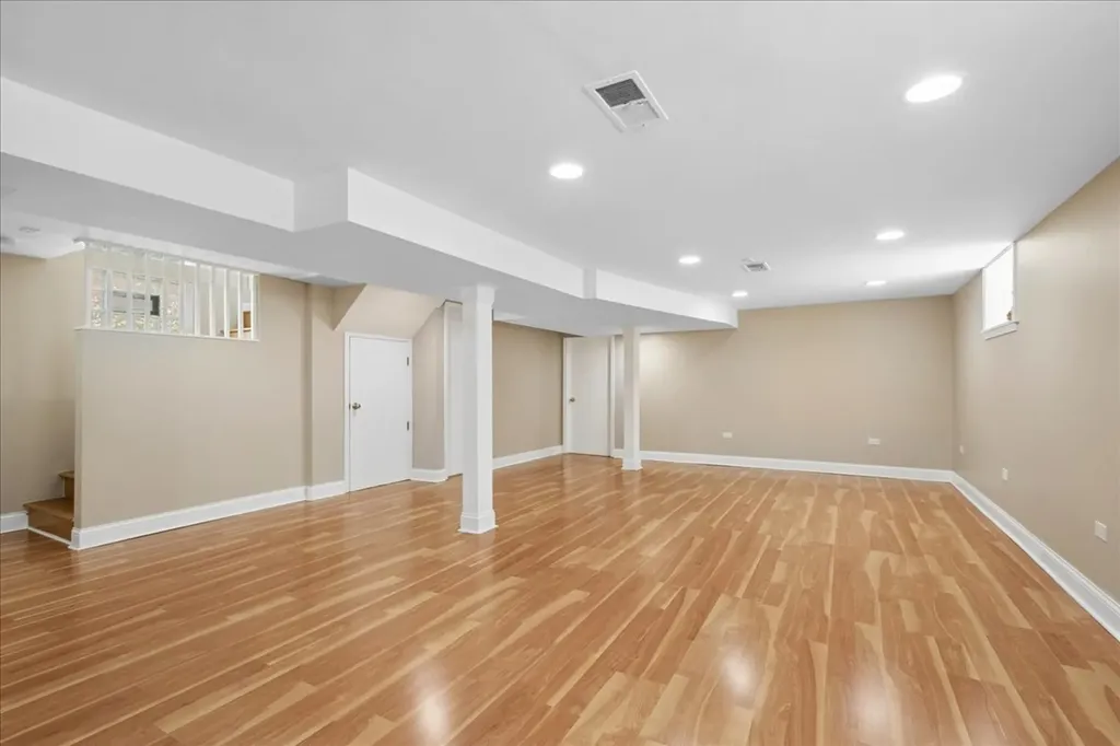 2924 West Jerome Street Chicago IL 60645