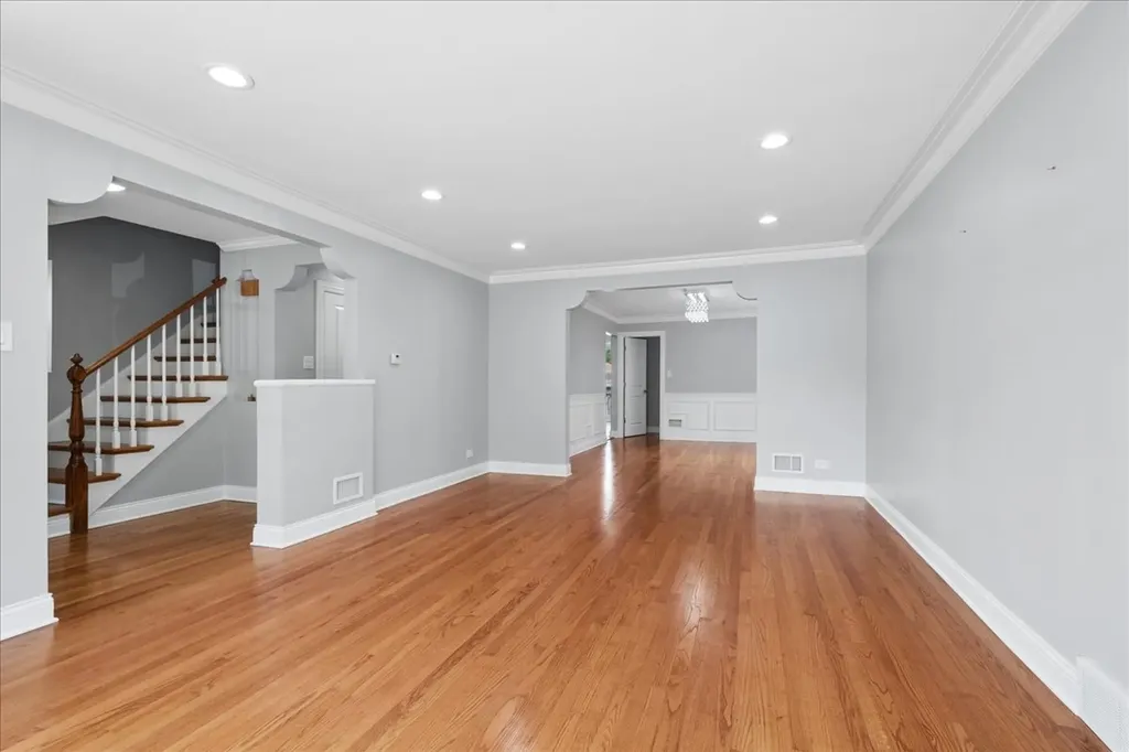 2924 West Jerome Street Chicago IL 60645