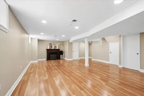 2924 West Jerome Street Chicago IL 60645