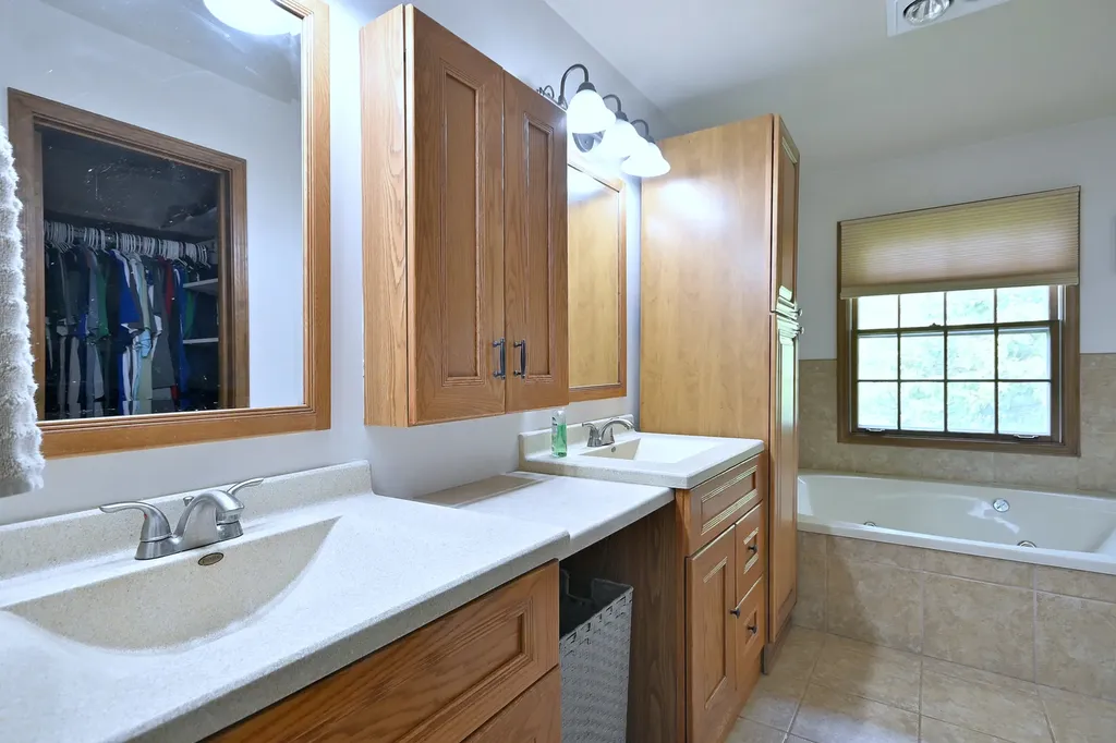 27W168 Chartwell Drive Winfield IL 60190