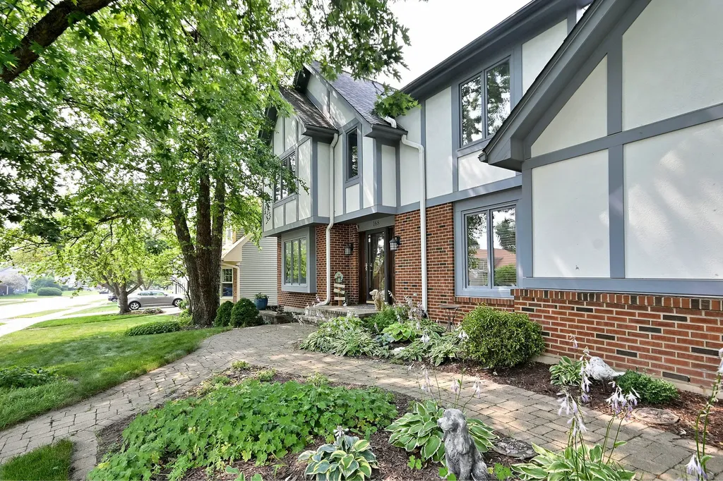 27W168 Chartwell Drive Winfield IL 60190