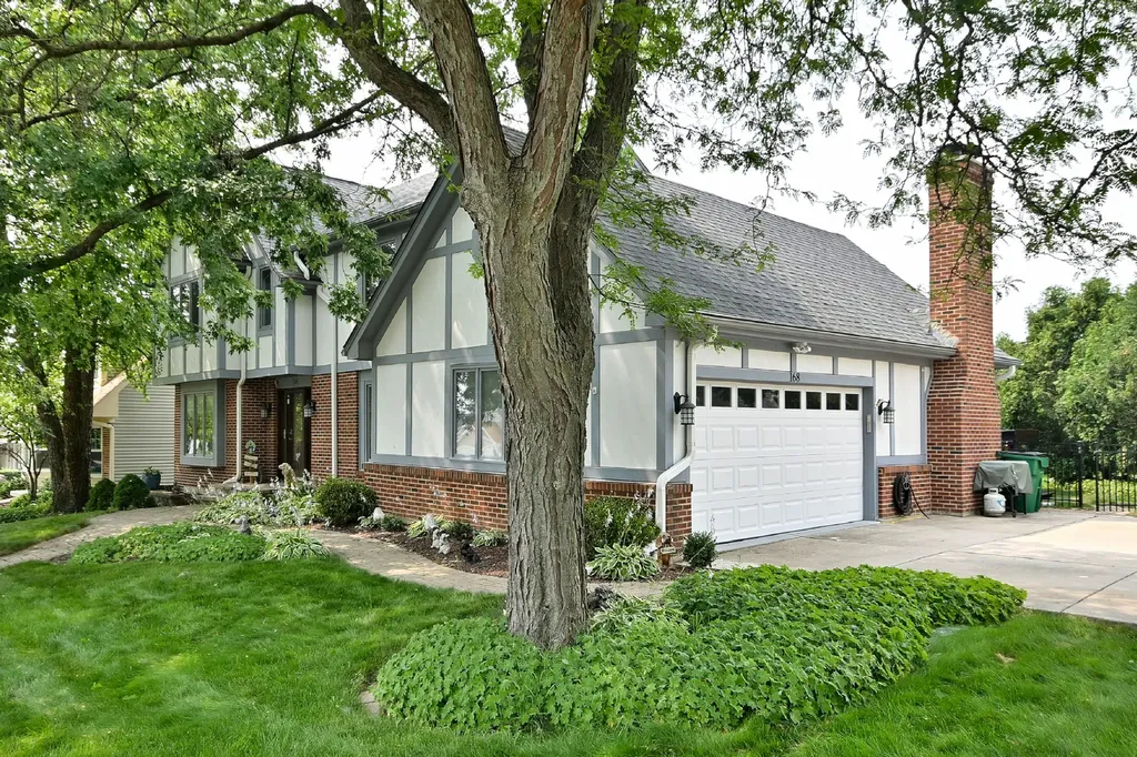 27W168 Chartwell Drive Winfield IL 60190