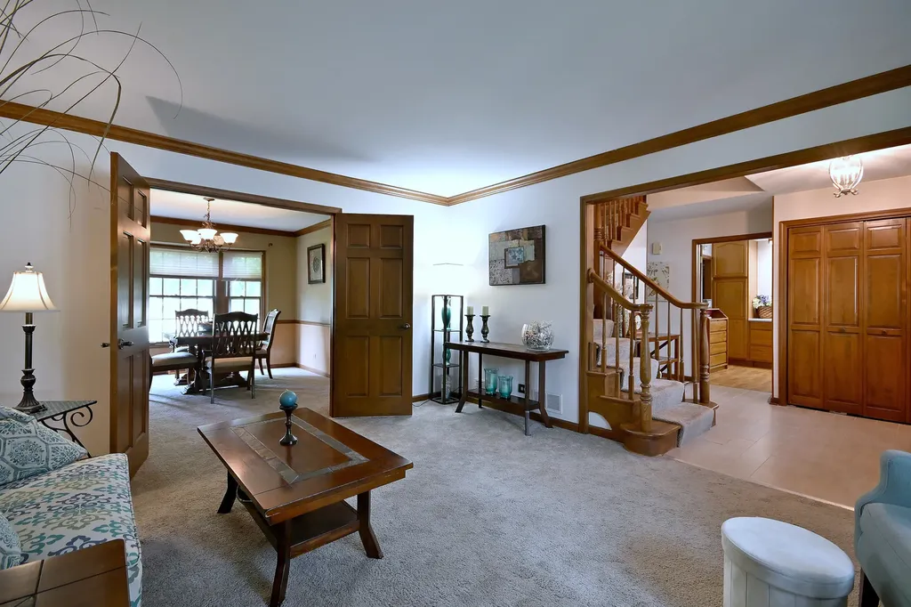 27W168 Chartwell Drive Winfield IL 60190