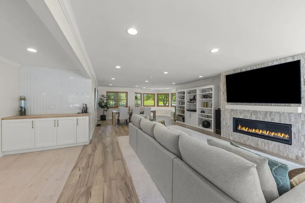 8S452 Bell Drive Naperville IL 60565