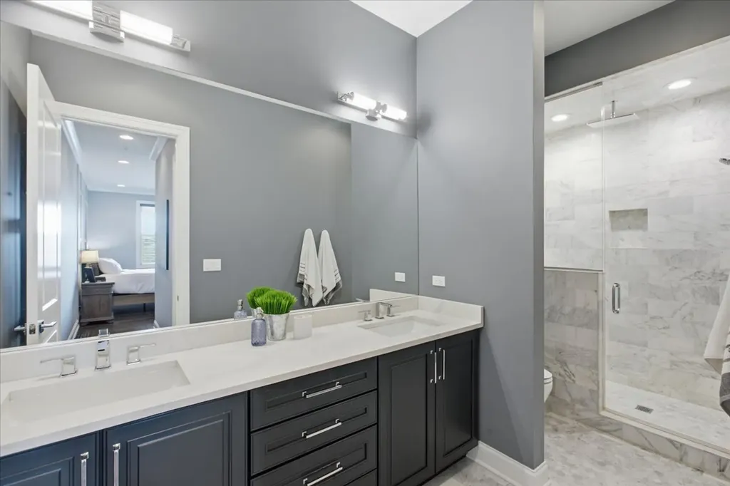 5820 North Clark Street Chicago IL 60660