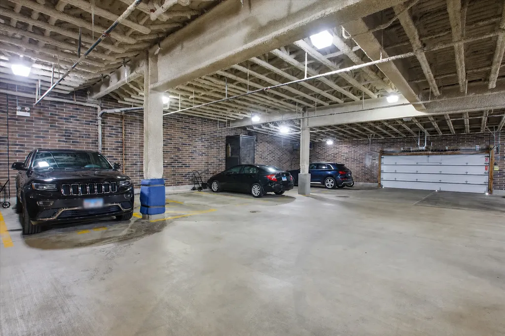 5820 North Clark Street Chicago IL 60660