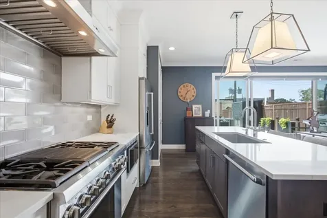 5820 North Clark Street Chicago IL 60660