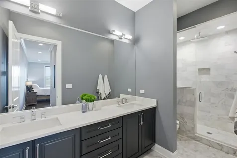 5820 North Clark Street Chicago IL 60660