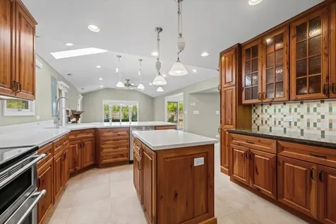 320 Thackeray Lane Northfield IL 60093