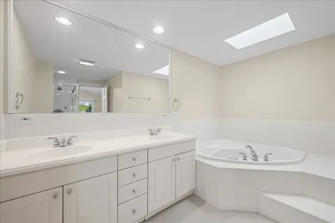 320 Thackeray Lane Northfield IL 60093