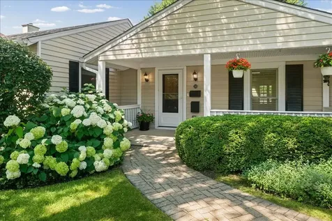 320 Thackeray Lane Northfield IL 60093