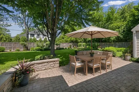 320 Thackeray Lane Northfield IL 60093
