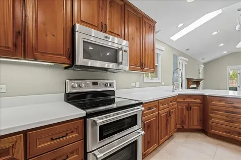 320 Thackeray Lane Northfield IL 60093
