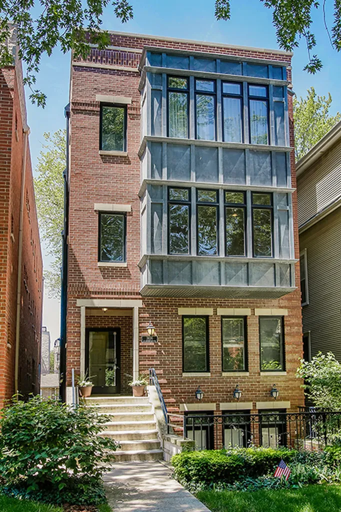 3836 North Janssen Avenue Chicago IL 60613