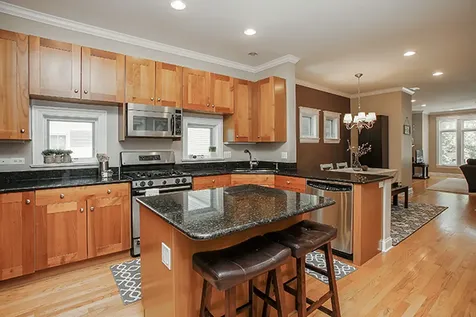 3836 North Janssen Avenue Chicago IL 60613