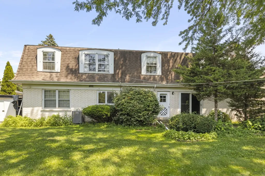 4726 Howard Avenue Western Springs IL 60558