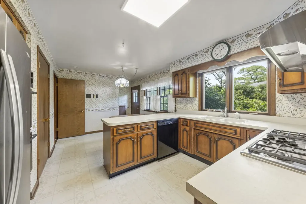 4726 Howard Avenue Western Springs IL 60558
