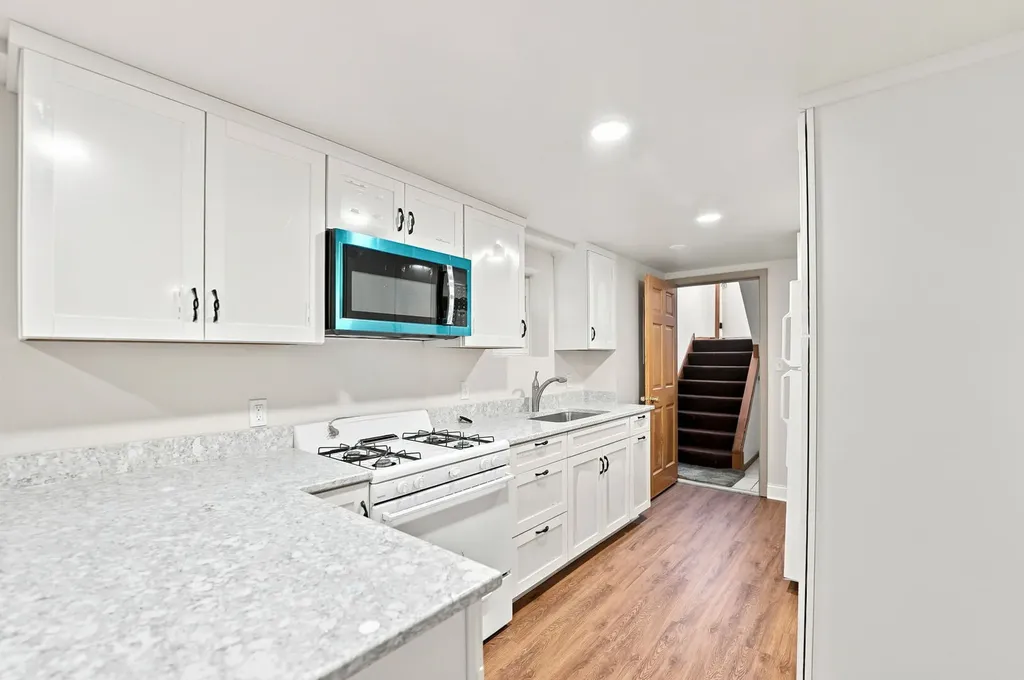 5789 North Elston Avenue Chicago IL 60646