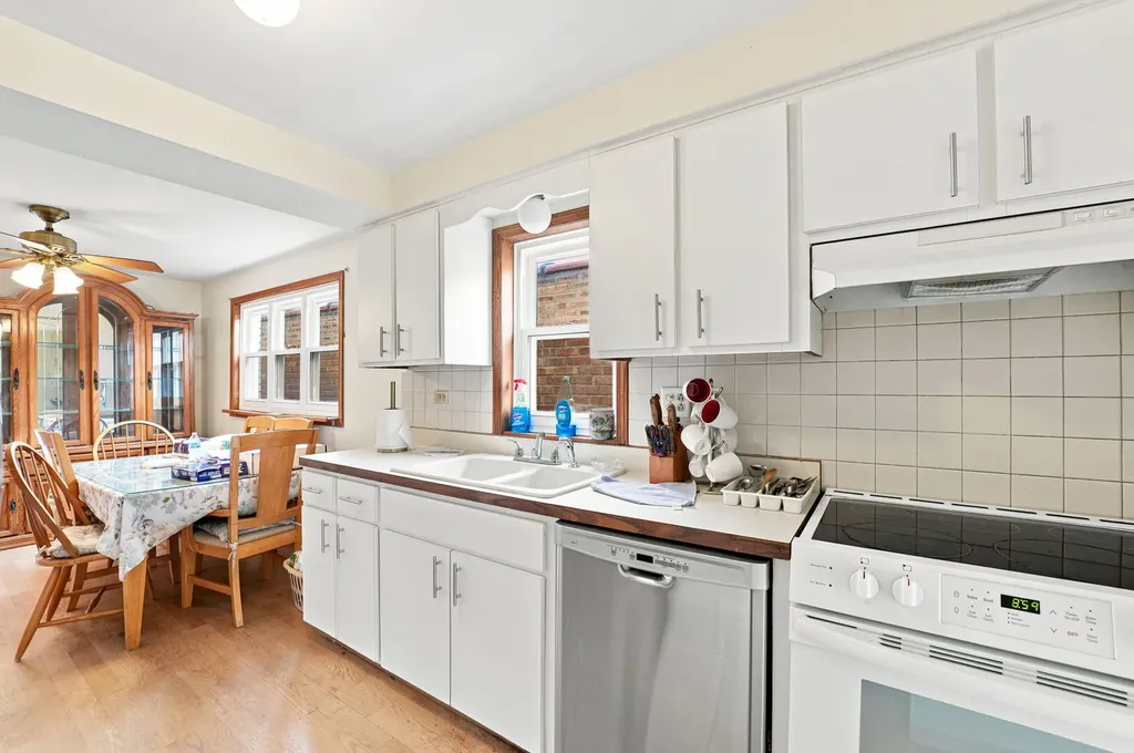 5789 North Elston Avenue Chicago IL 60646