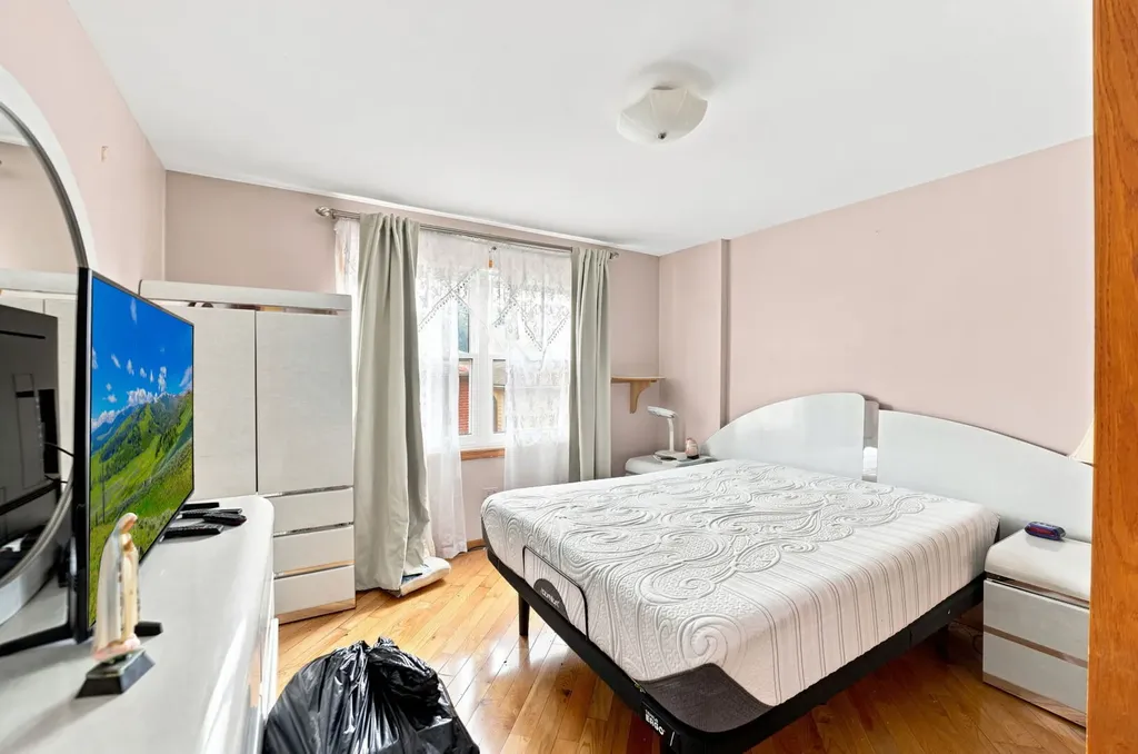 5789 North Elston Avenue Chicago IL 60646