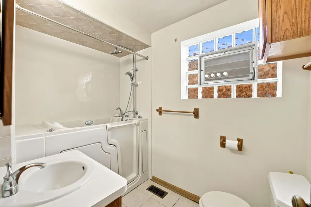 5789 North Elston Avenue Chicago IL 60646