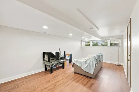 5789 North Elston Avenue Chicago IL 60646