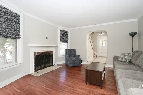 633 Lillie Street Elgin IL 60120