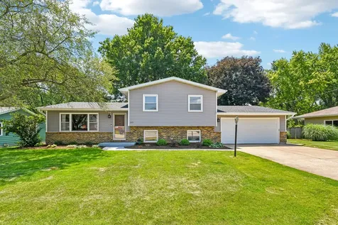 213 East Willow Street Elburn IL 60119