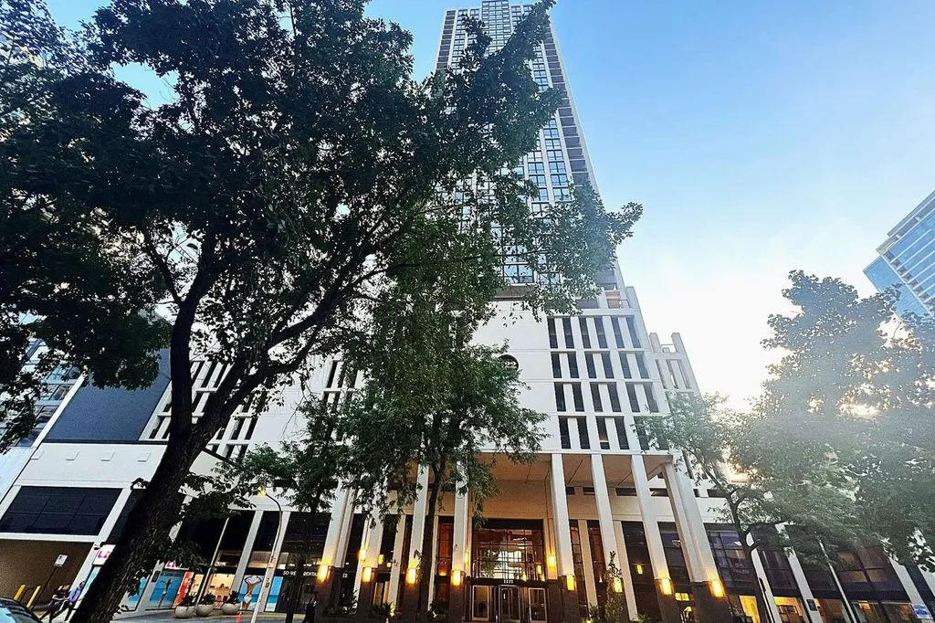 1122 North Clark Street Chicago IL 60638