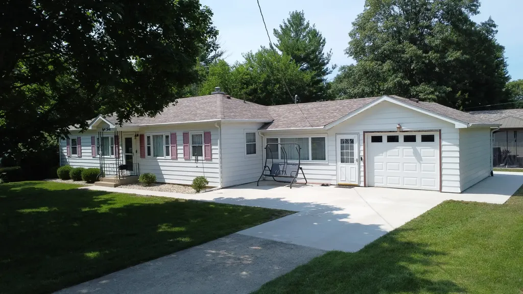 830 East Elm Street Hoopeston IL 60942