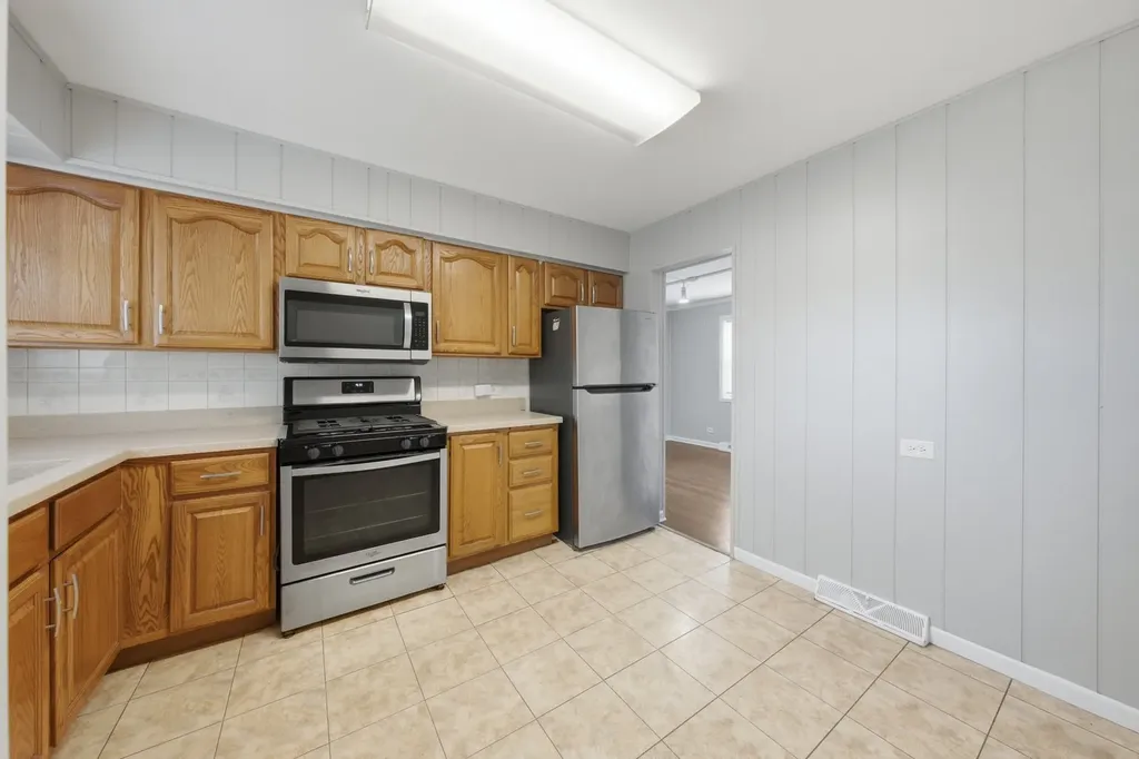 1067 West 97th Street Chicago IL 60643