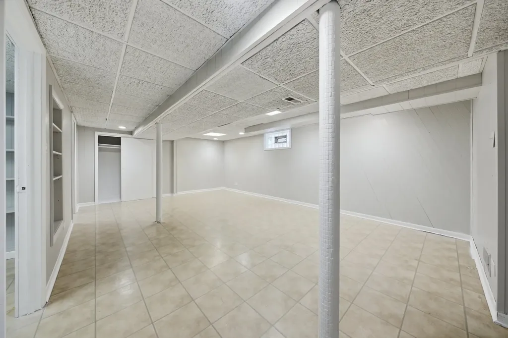 1067 West 97th Street Chicago IL 60643