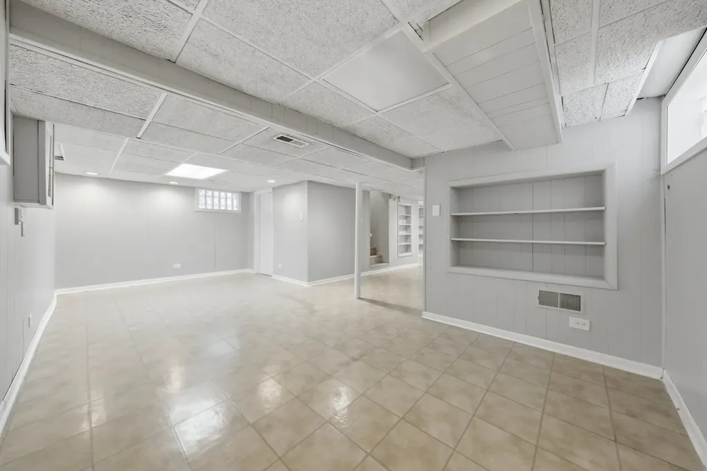 1067 West 97th Street Chicago IL 60643