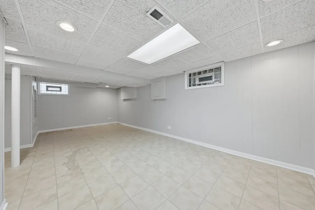 1067 West 97th Street Chicago IL 60643