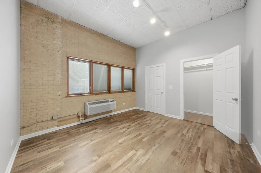 1067 West 97th Street Chicago IL 60643