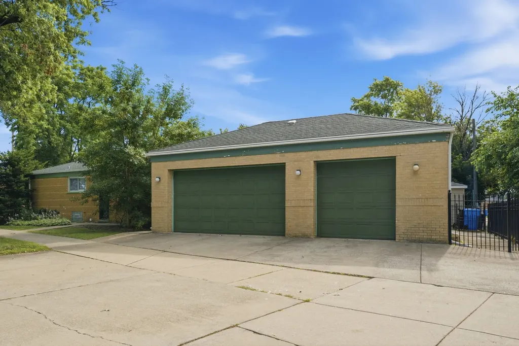 1067 West 97th Street Chicago IL 60643