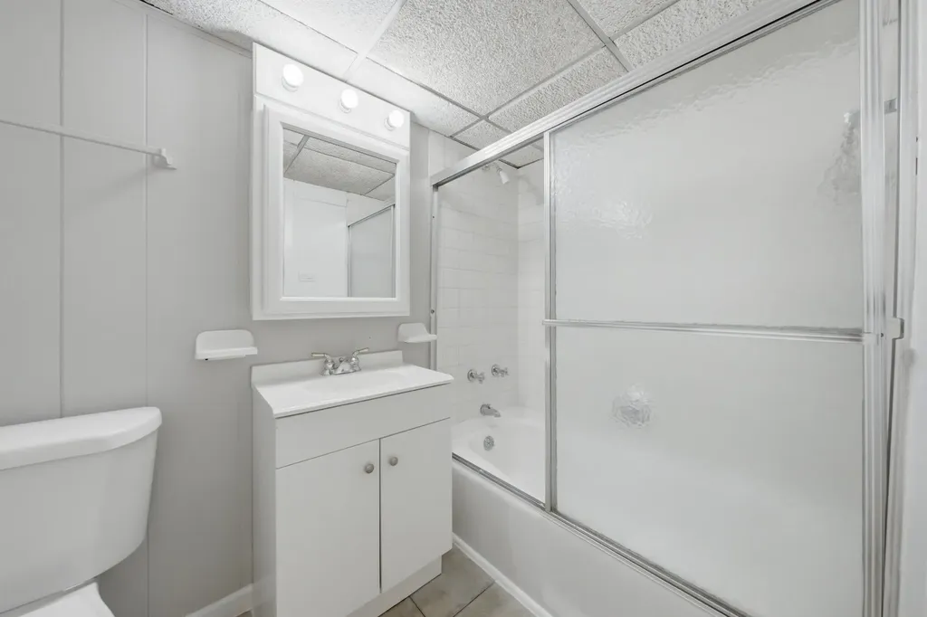 1067 West 97th Street Chicago IL 60643