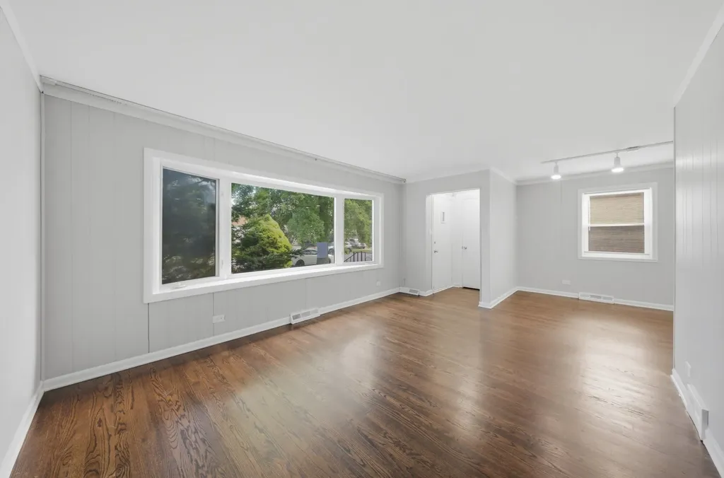 1067 West 97th Street Chicago IL 60643