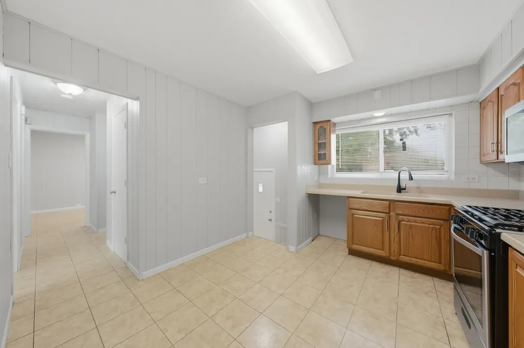 1067 West 97th Street Chicago IL 60643