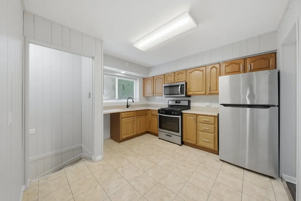 1067 West 97th Street Chicago IL 60643