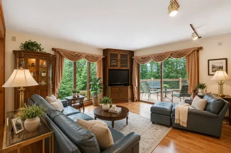 25546 Cayuga Trail Lake Barrington IL 60010