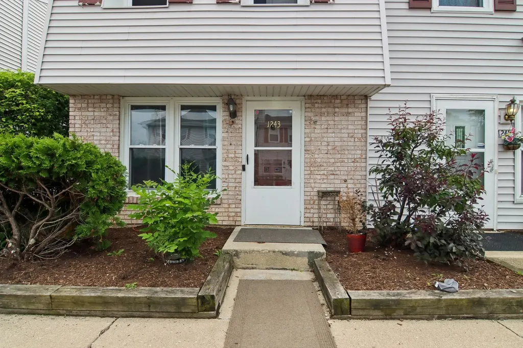 1243 Marywood Court Aurora IL 60505