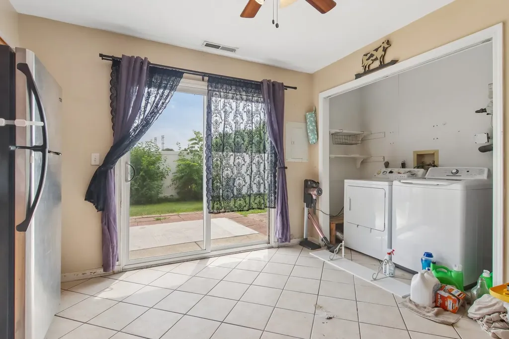 1243 Marywood Court Aurora IL 60505