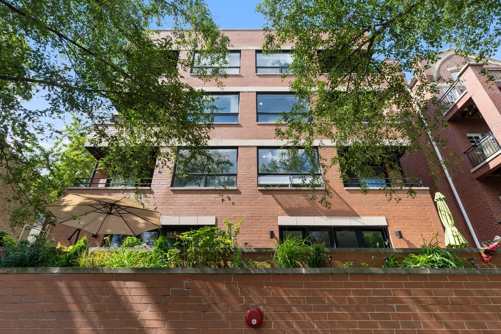 934 West Cuyler Avenue Chicago IL 60613